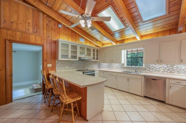 Building Photo - 803 Ingle Rd