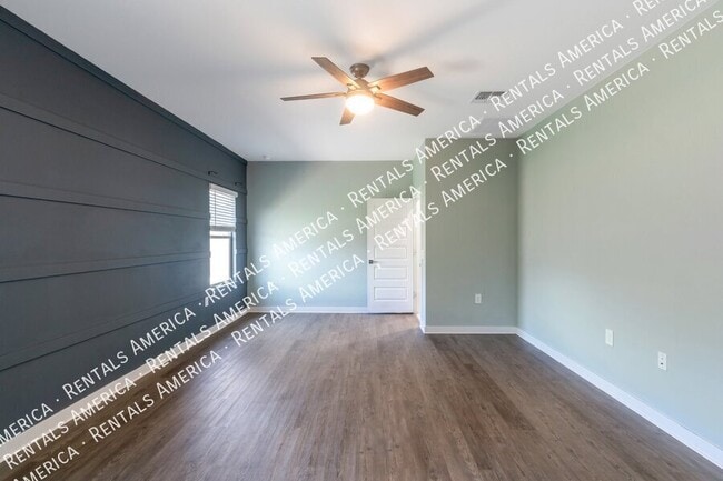 Building Photo - 12440 W Gini Ln