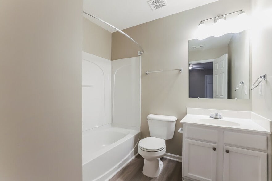 Building Photo - 2305 Mayfair Dr