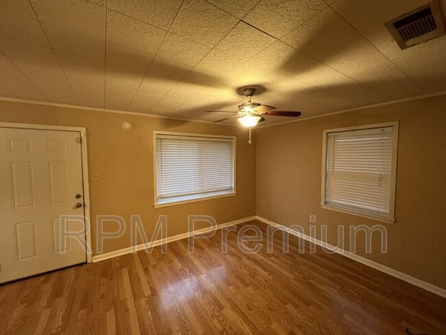 Building Photo - 4143 Nelson St