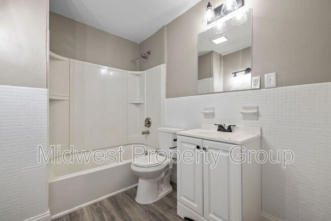 Building Photo - 1421 Vero Dr