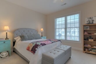 Building Photo - 250 Sheliah Ct