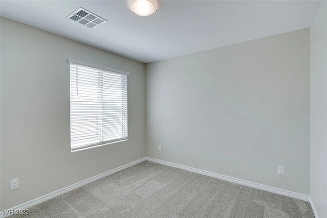 Building Photo - 932 Lotus Falls St