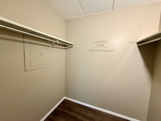 Building Photo - 3851 N Parkway Dr