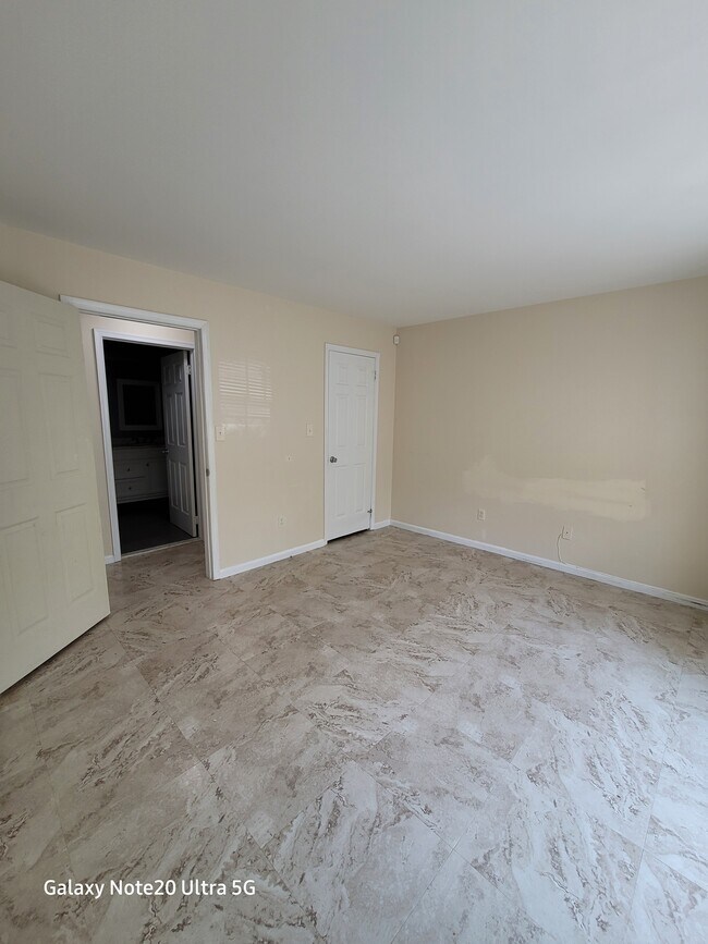 Building Photo - 32 Lear Ct