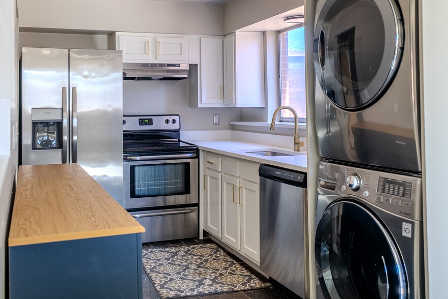 Building Photo - 2323 W 41st Ave