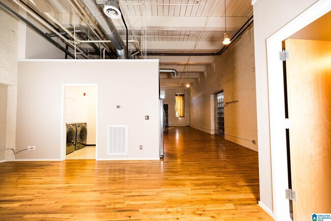 Building Photo - 2412 2nd Ave N