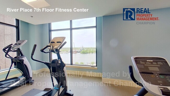 Building Photo - Luxury Condo with Water Views in Heart of Wilmington