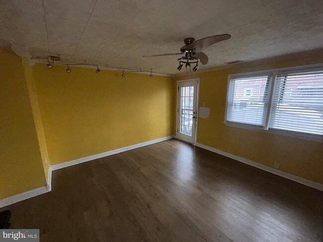 Building Photo - 4655 Benson St