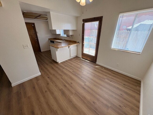 Building Photo - Nice 2 bedroom, 2 bathroom home for Rent in North Visalia.