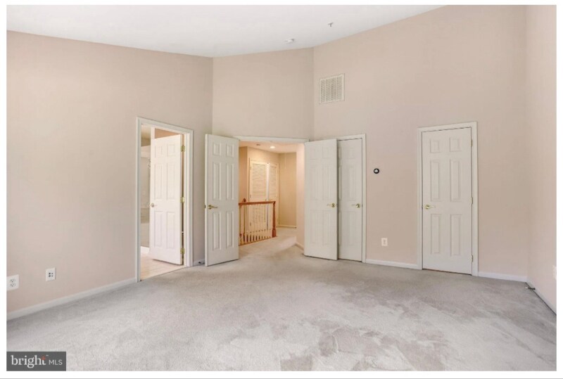 Building Photo - 213 Oak Knoll Terrace