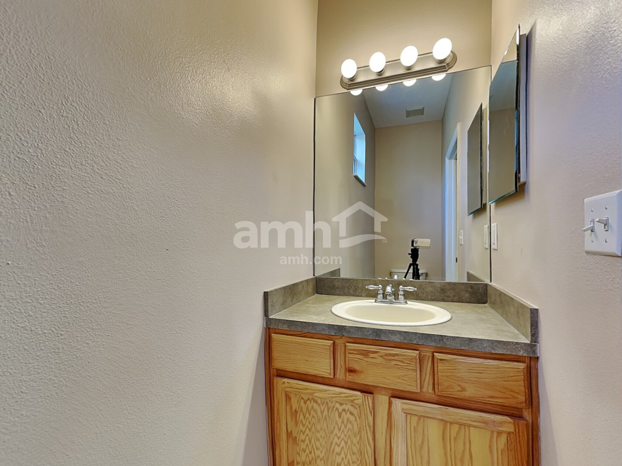 Building Photo - 11228 Madison Park Dr