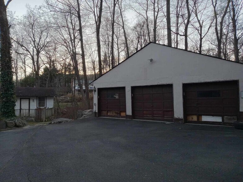 Building Photo - 4 Zinn Rd