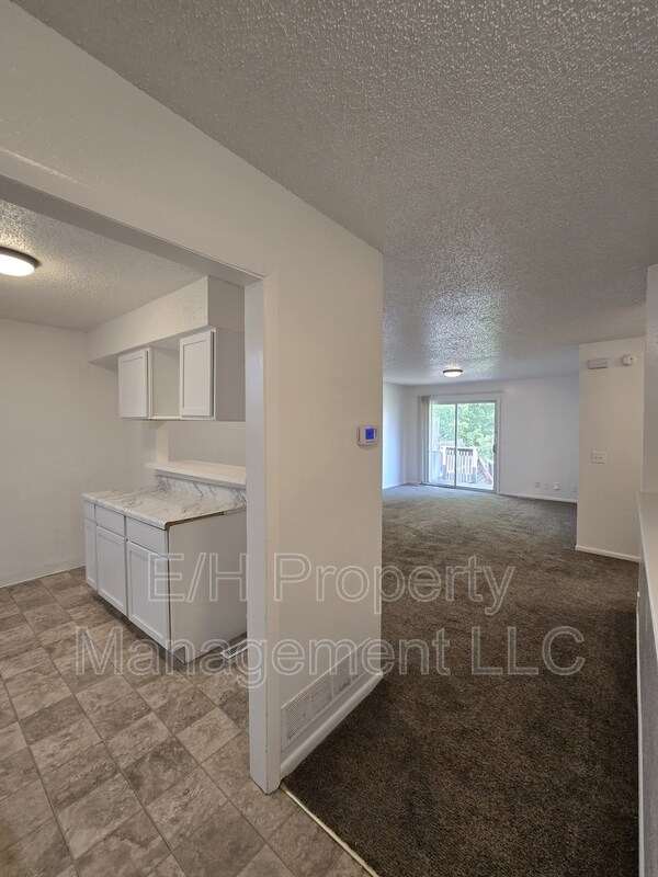 Building Photo - 8728 E Arthur Cir