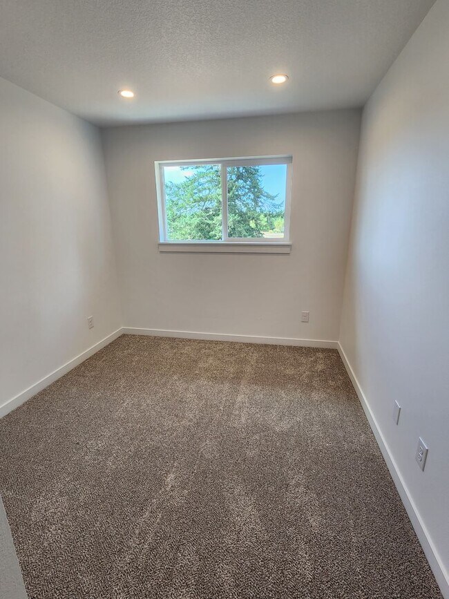 Building Photo - 1011 Peach Rd