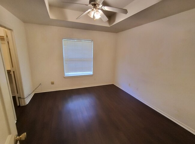 Building Photo - Beautiful 3-Bedroom, 2-Bath Home with Atta...