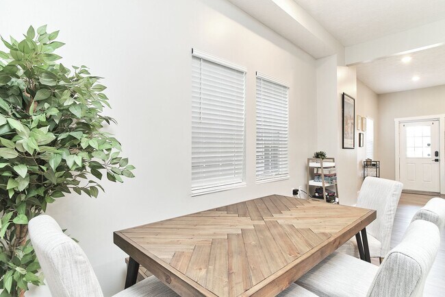 Building Photo - Fully Furnished 2BD Duplex in the Heart of...