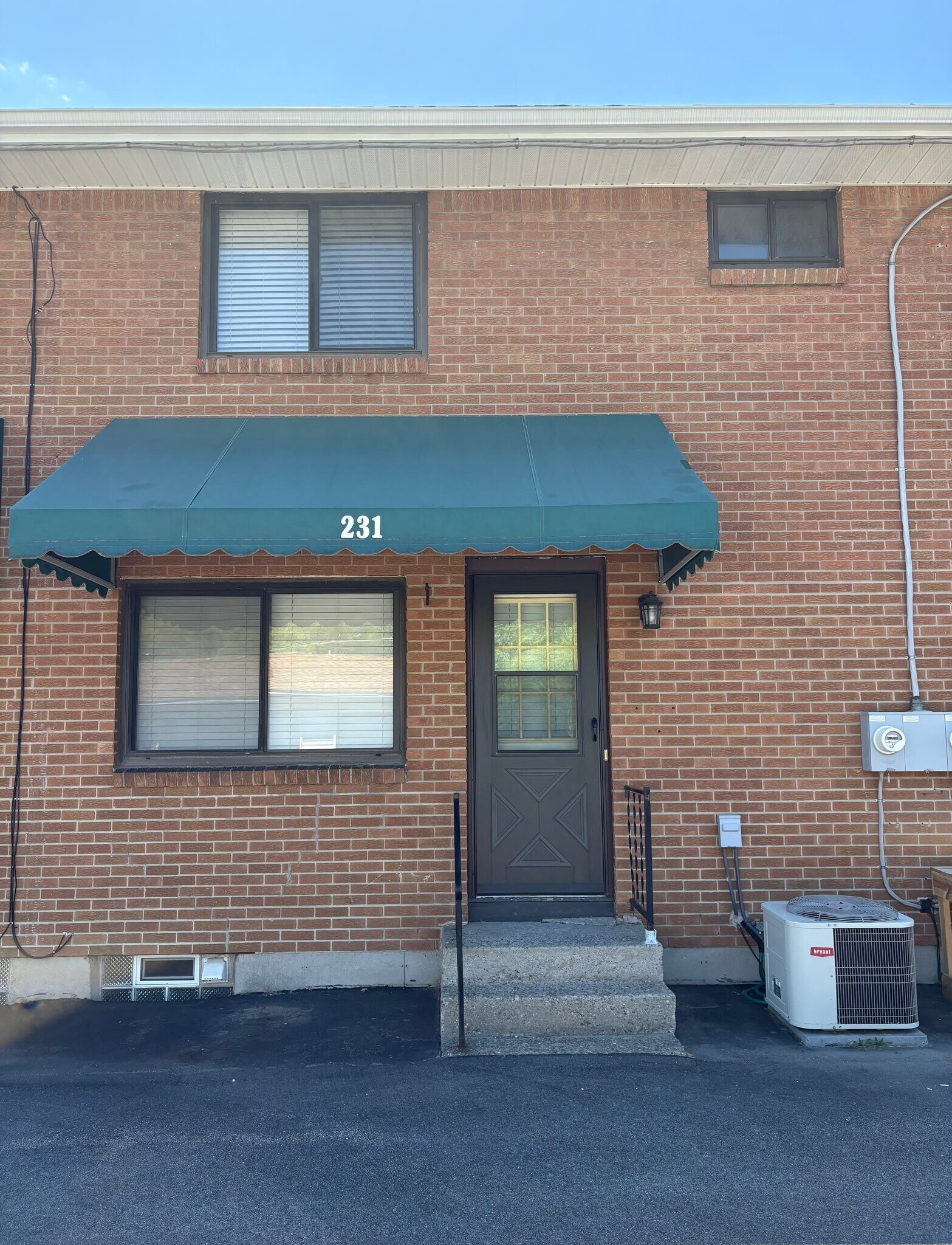 Building Photo - 231 Greenmeadow Dr