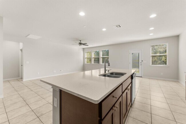 Building Photo - 740 Aliso Trail
