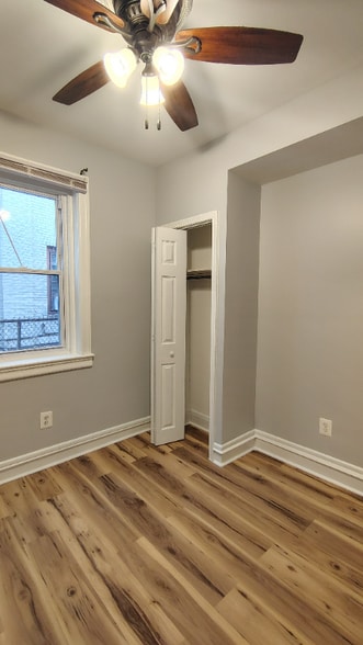 Building Photo - 523 W Nedro Ave