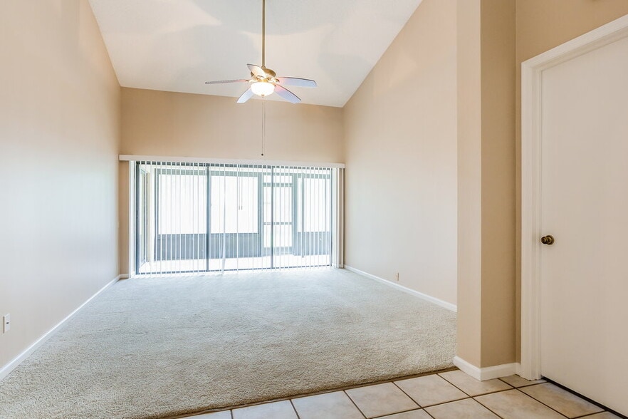 Building Photo - 14096 Greentree Dr