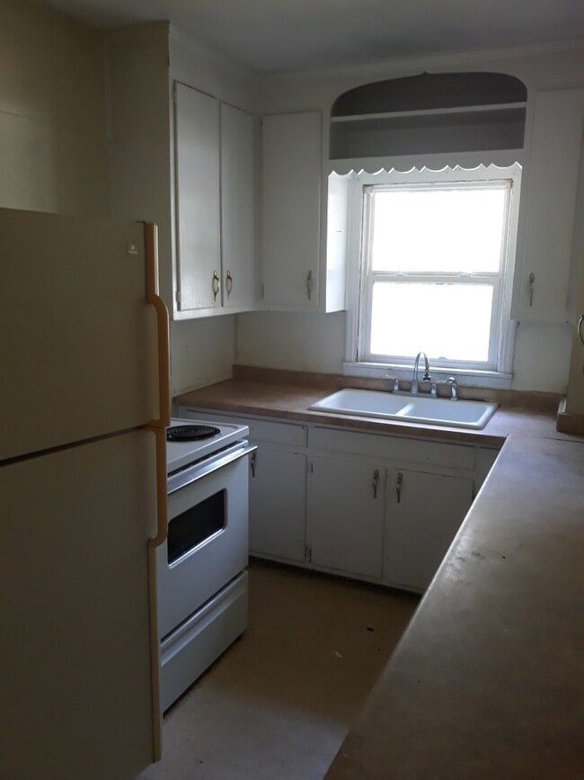 Building Photo - 1001 Lucas St