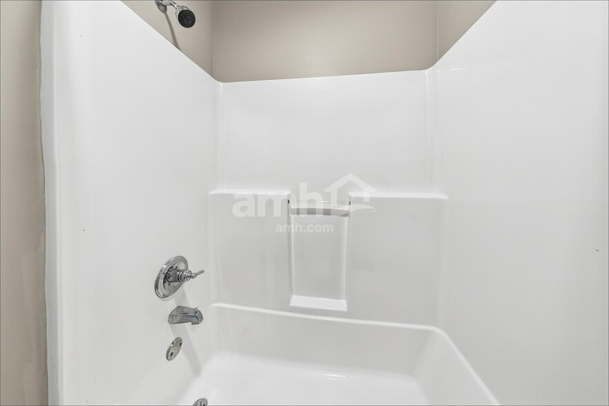 Building Photo - 403 Woodlands Dr