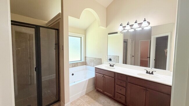 Building Photo - 590 Summerstone Ln