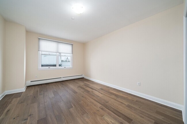 Building Photo - 206 Shearwater Ct W