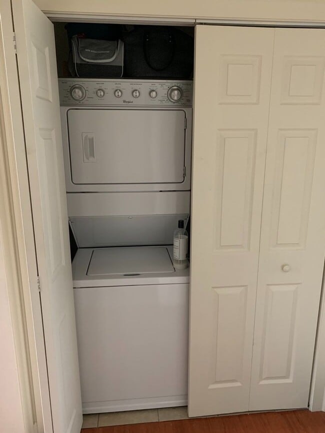 Building Photo - Charming 2-Bedroom Duplex for Rent in Brid...