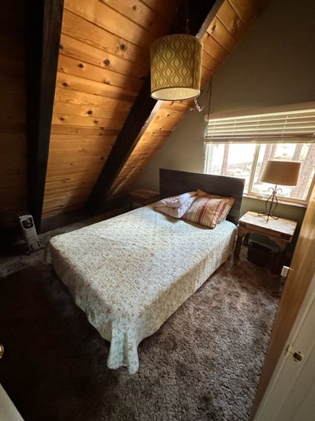 Building Photo - Lovely 5Bd pet friendly home available for rent now!! Home is ready for a long term renter! Call ...