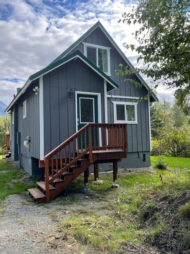 Building Photo - Cozy updated 2 bedroom 1 bathroom chalet i...