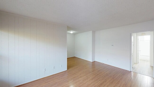 Interior Photo - 351 S. Manhattan Pl