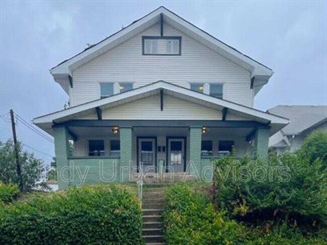 Building Photo - 916 E Tabor St
