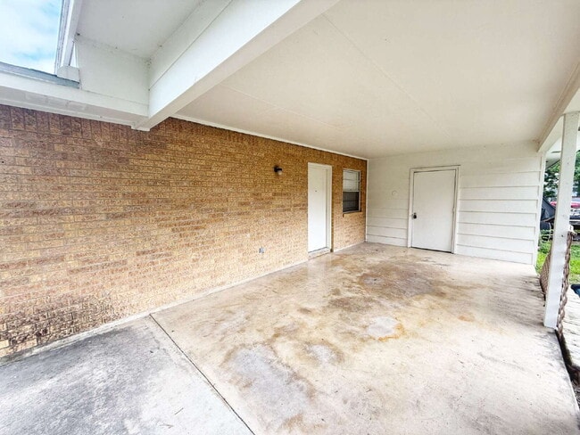 Building Photo - Prime Location! Fresh Paint – Charming 2BR...