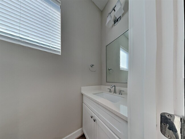 Building Photo - 5902 Gardendale Dr