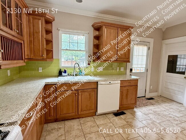 Primary Photo - 2130 NW 18th St