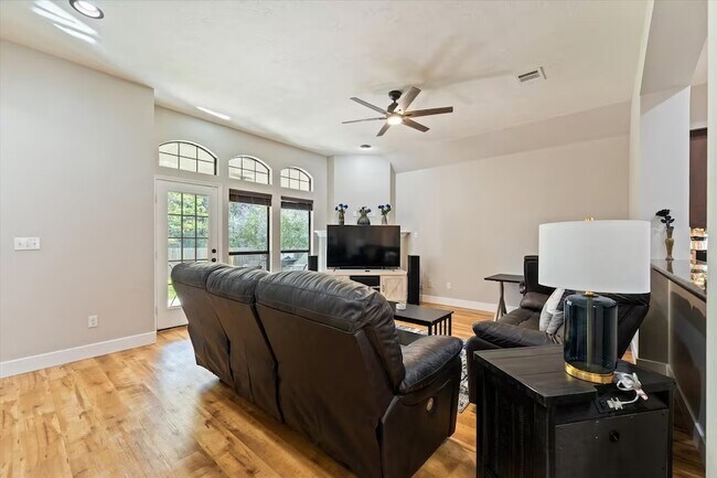 Building Photo - 976 Northampton Dr