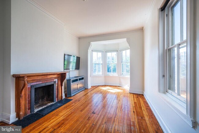Building Photo - 206 S 43rd St
