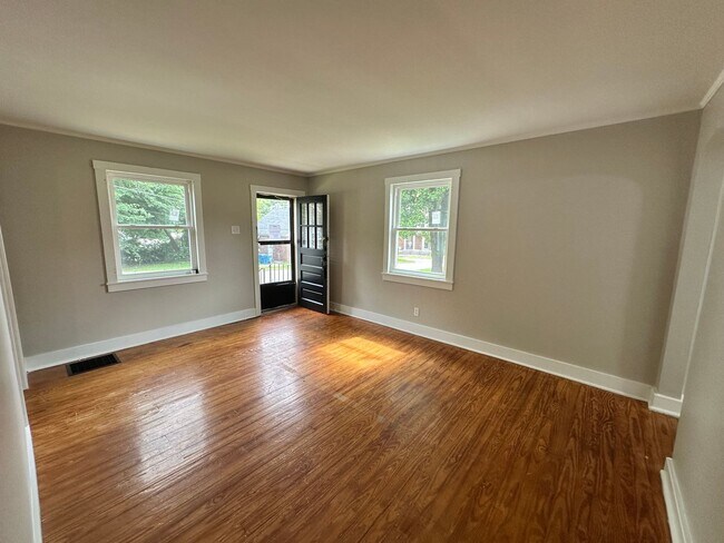 Building Photo - 426-428 Smith (REHAB)