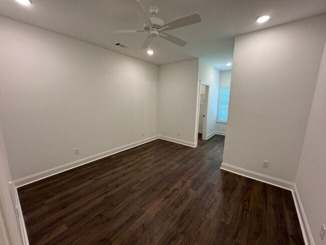 Building Photo - 4BD/4.5BA FOR RENT