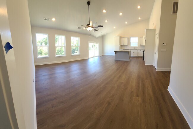 Building Photo - 726 Judah Dr