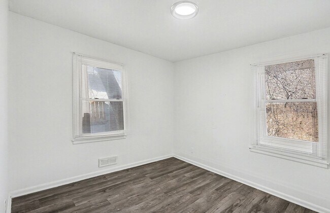 Building Photo - Beautiful 2 Bedroom 1 Bathroom house in Kansas City!