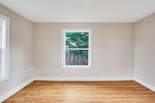 Building Photo - 351 19th St SE