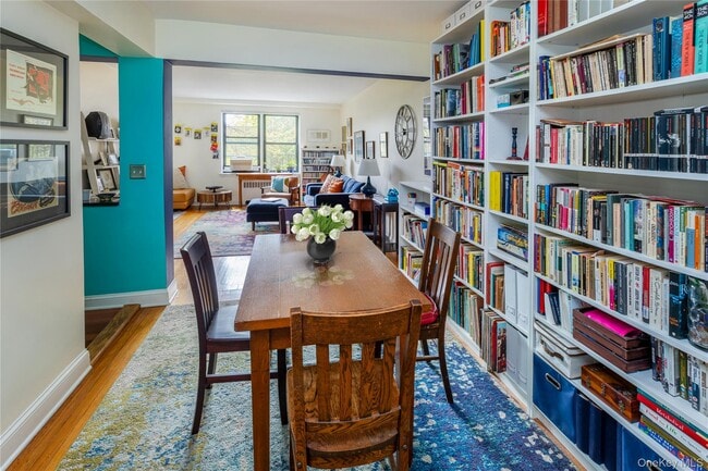 Building Photo - 3840 Greystone Ave