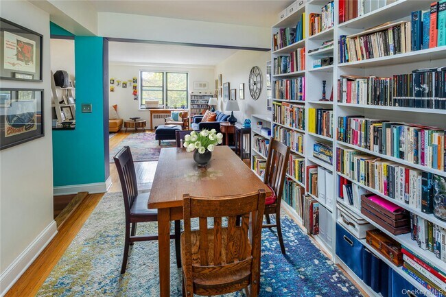 Building Photo - 3840 Greystone Ave