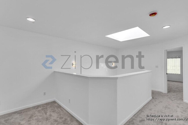 Building Photo - 609 Cambridge St