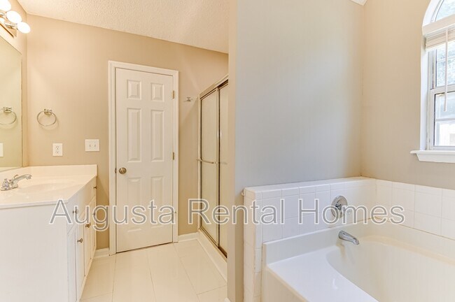 Building Photo - 208 Stonington Dr