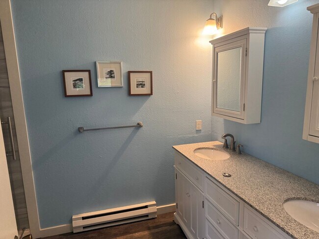 Building Photo - Charming Lummi Island Home - 2 Bedroom 2 B...