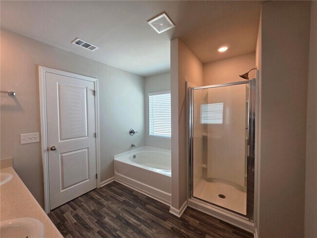 Building Photo - 85 Pointe Pl